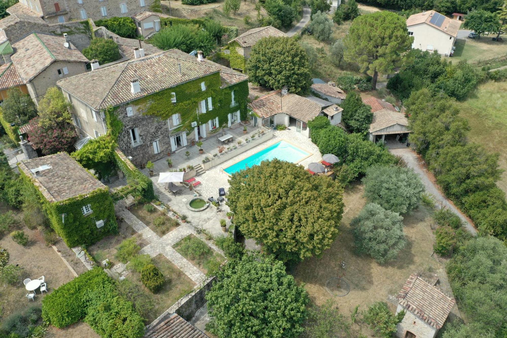 Le Domaine Du Soulier -Gite Et Chambres D'Hotes - La Maison Du Gardien Tornac 외부 사진